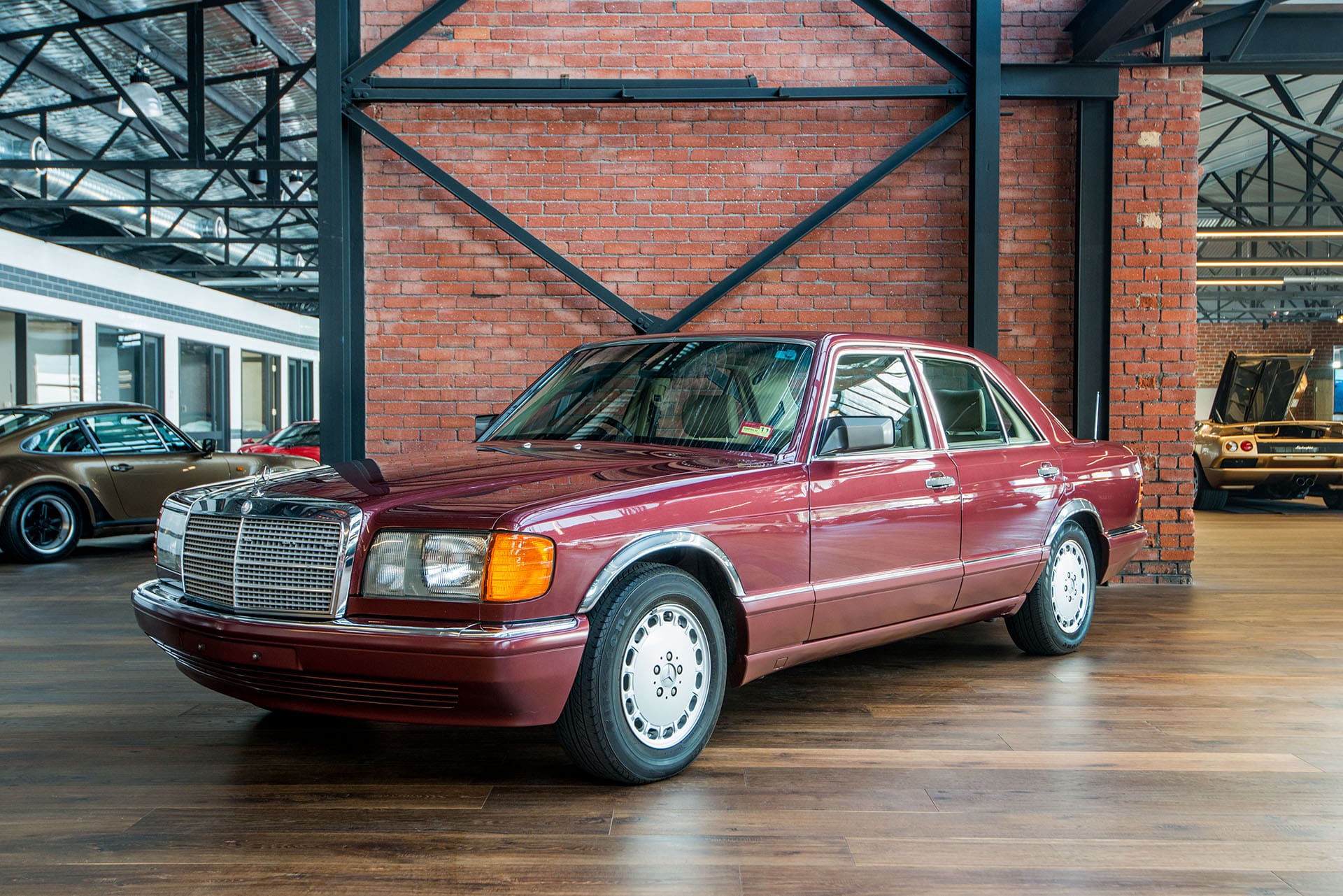 1989 Mercedes 300SE - Richmonds - Classic and Prestige Cars - Storage