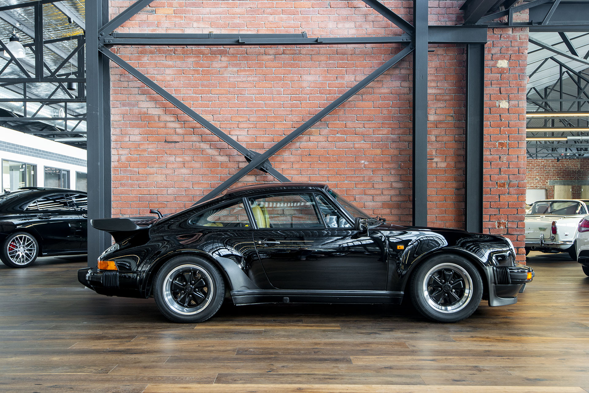 Porsche 930 Turbo black (17) Richmonds Classic and
