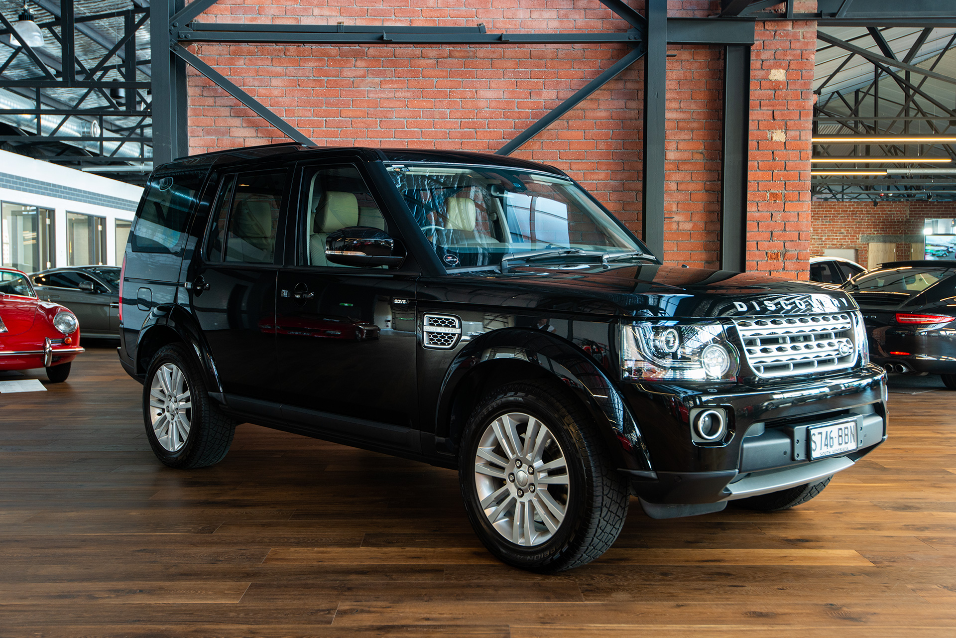 2014 Land Rover Discovery 4 HSE SDV6 - Richmonds - Classic and Prestige ...